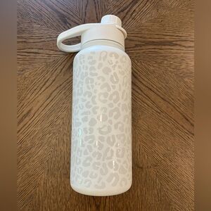 Simple Modern White Leopard Bottle